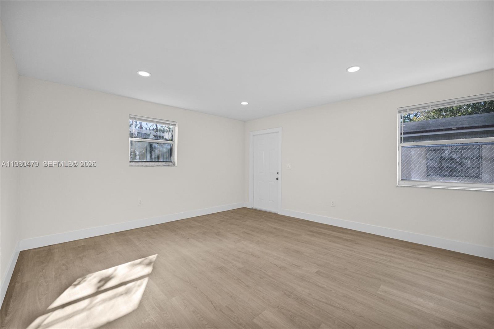   /  1650 кв.футов $ 2026-03-10 0 Фото