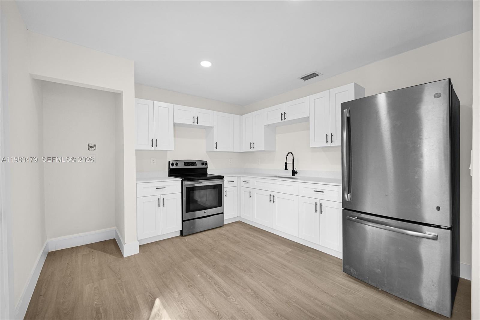   /  1650 кв.футов $ 2026-03-10 0 Фото