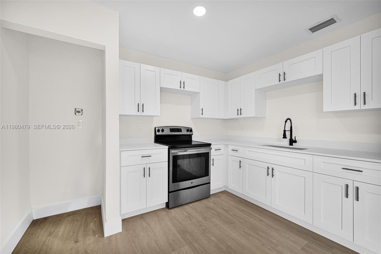   /  1650 кв.футов $ 2026-03-10 0 Фото