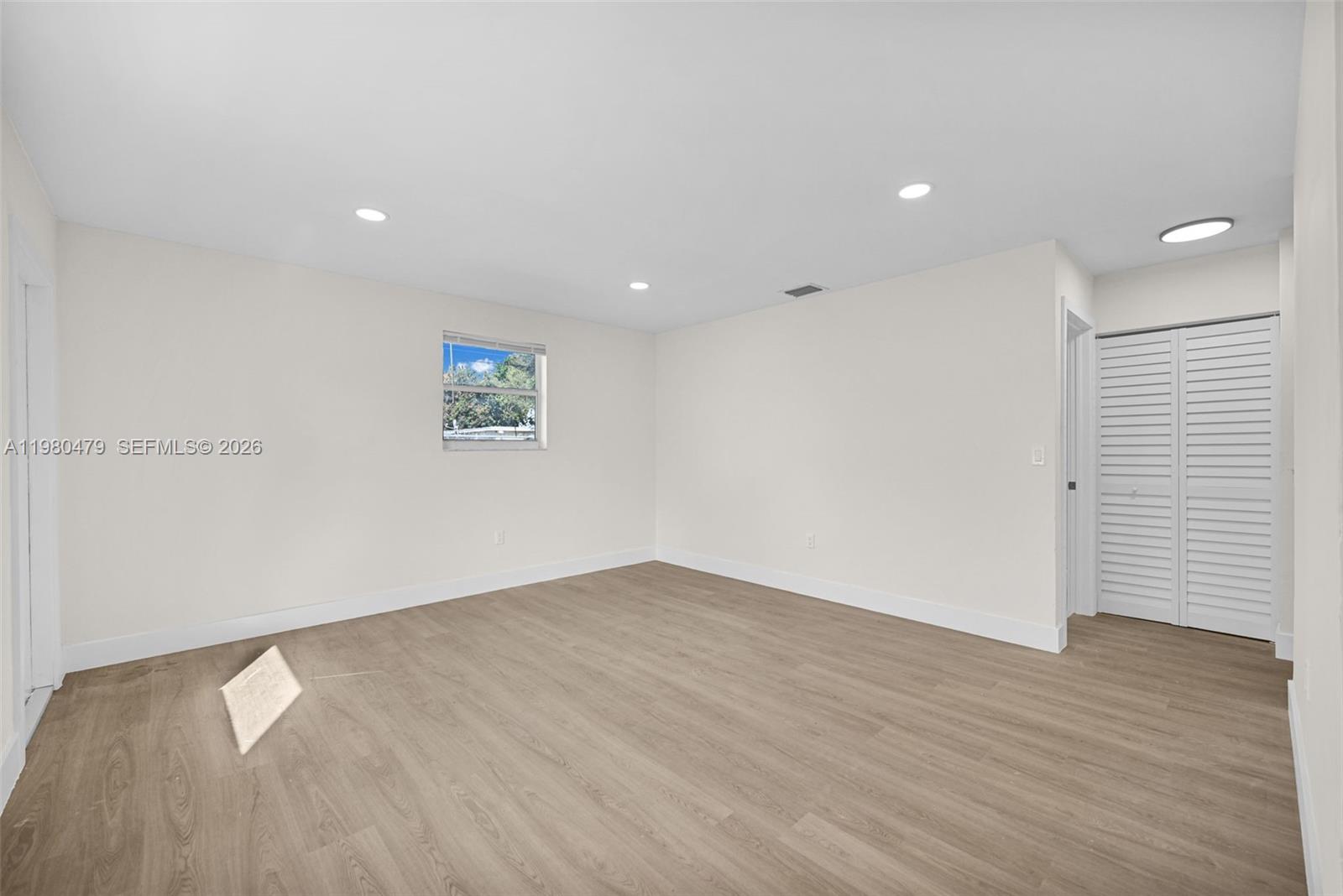   /  1650 кв.футов $ 2026-03-10 0 Фото