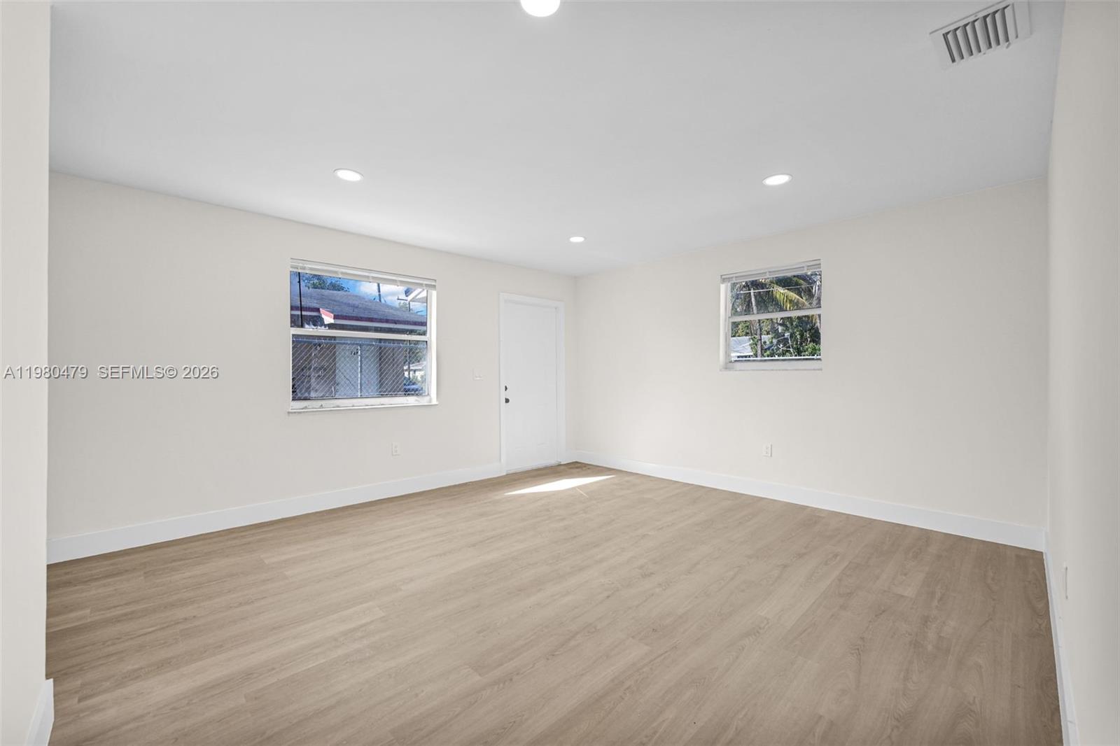   /  1650 кв.футов $ 2026-03-10 0 Фото