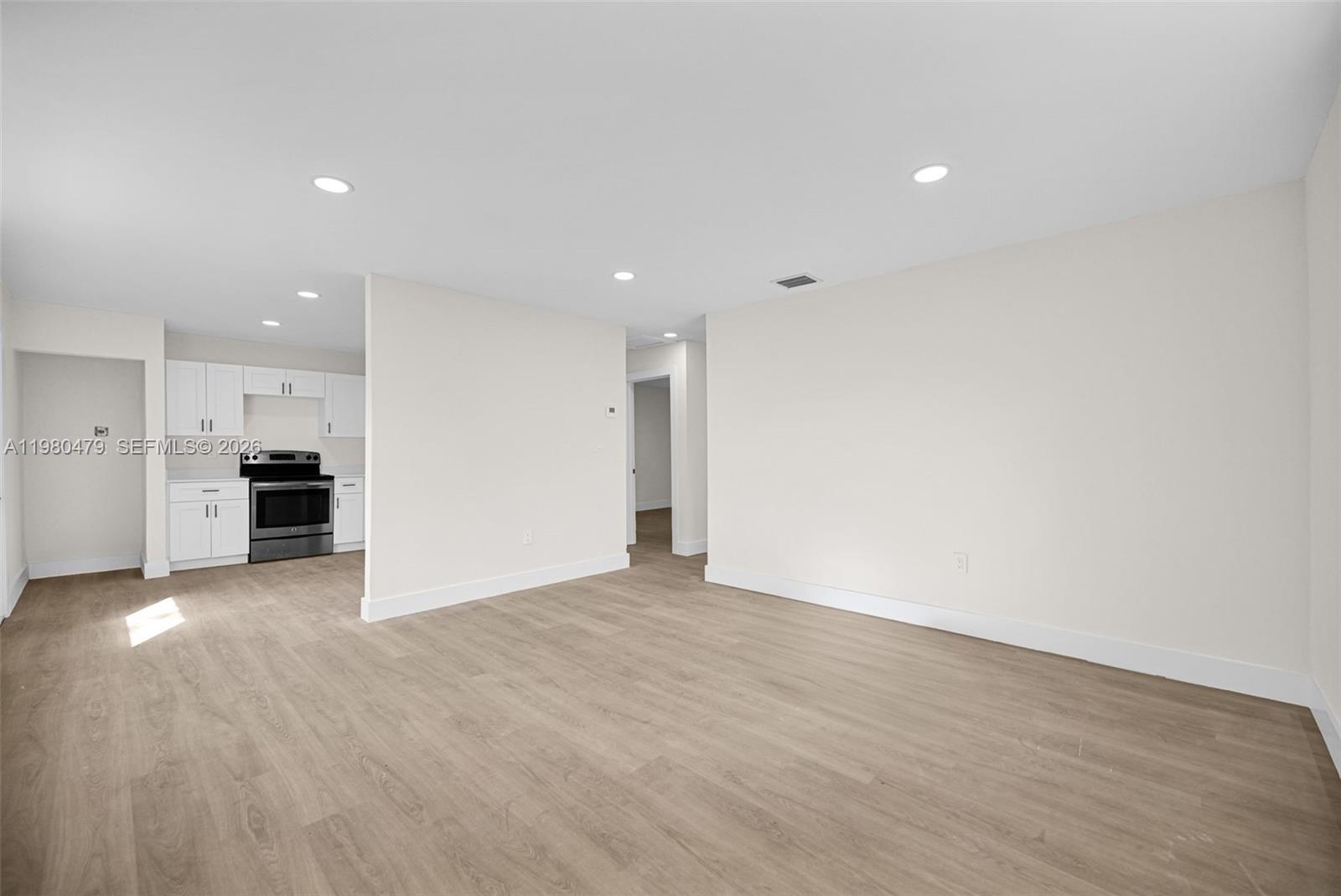   /  1650 кв.футов $ 2026-03-10 0 Фото