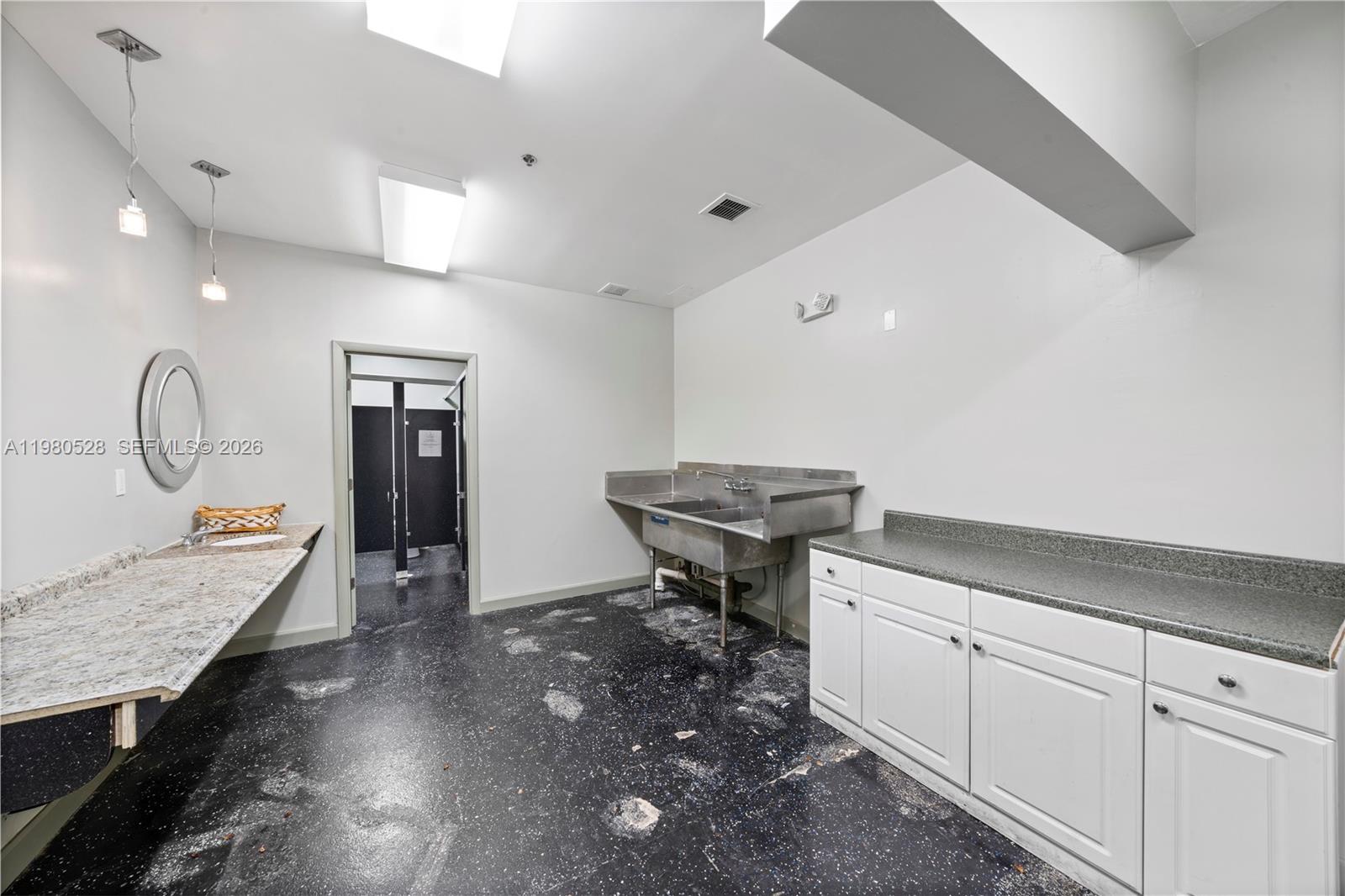   /   sq. ft. $ 2026-03-10 0 foto