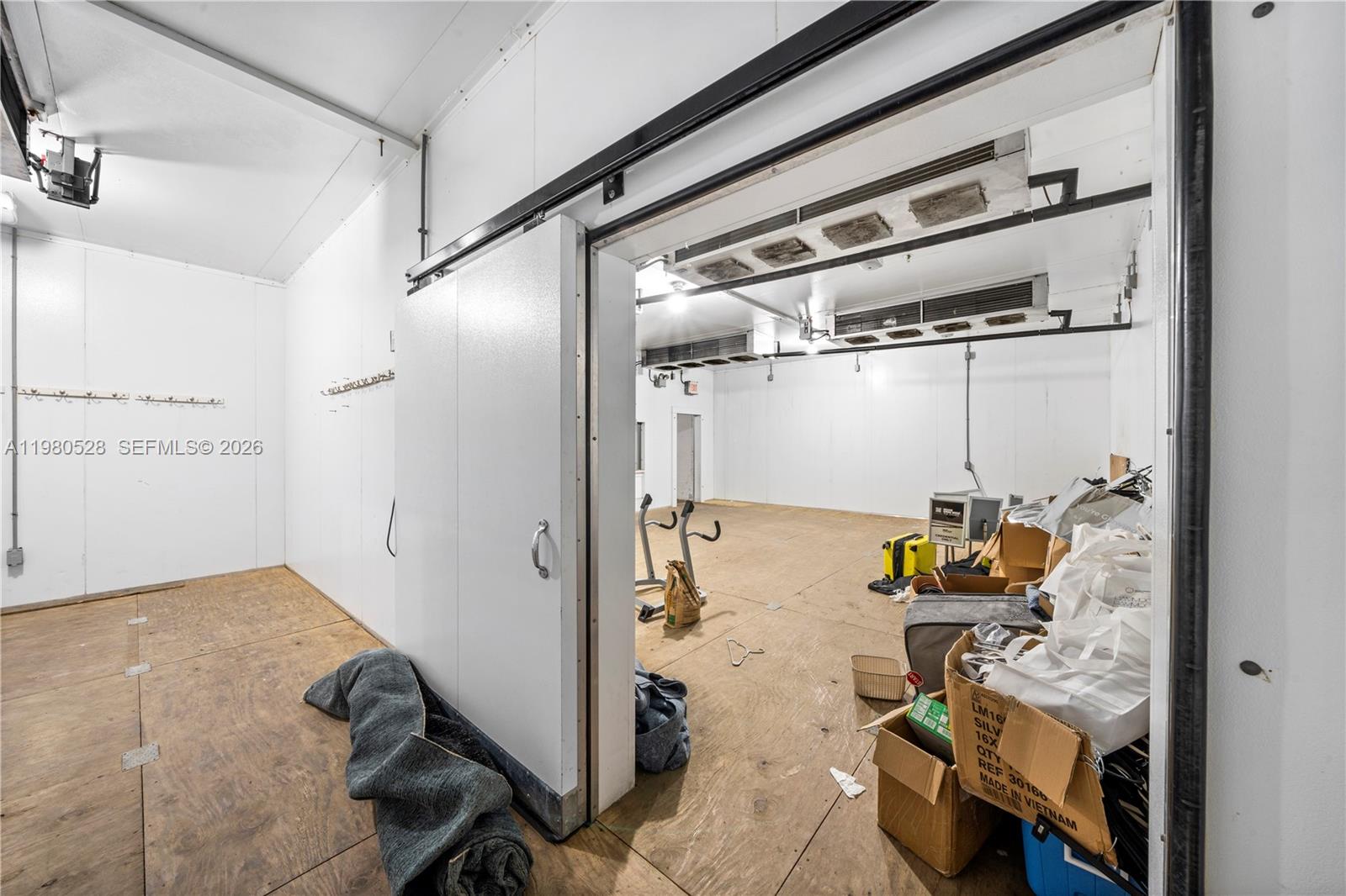   /   sq. ft. $ 2026-03-10 0 foto