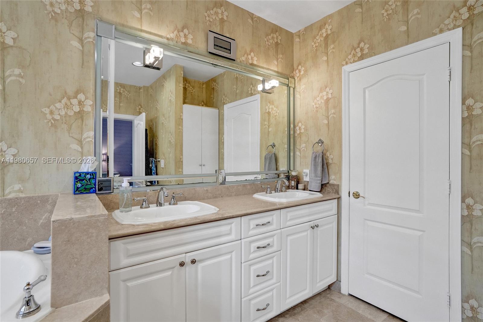 Photo of 18450 30th place  (18450), Aventura, Florida, 33160 - 