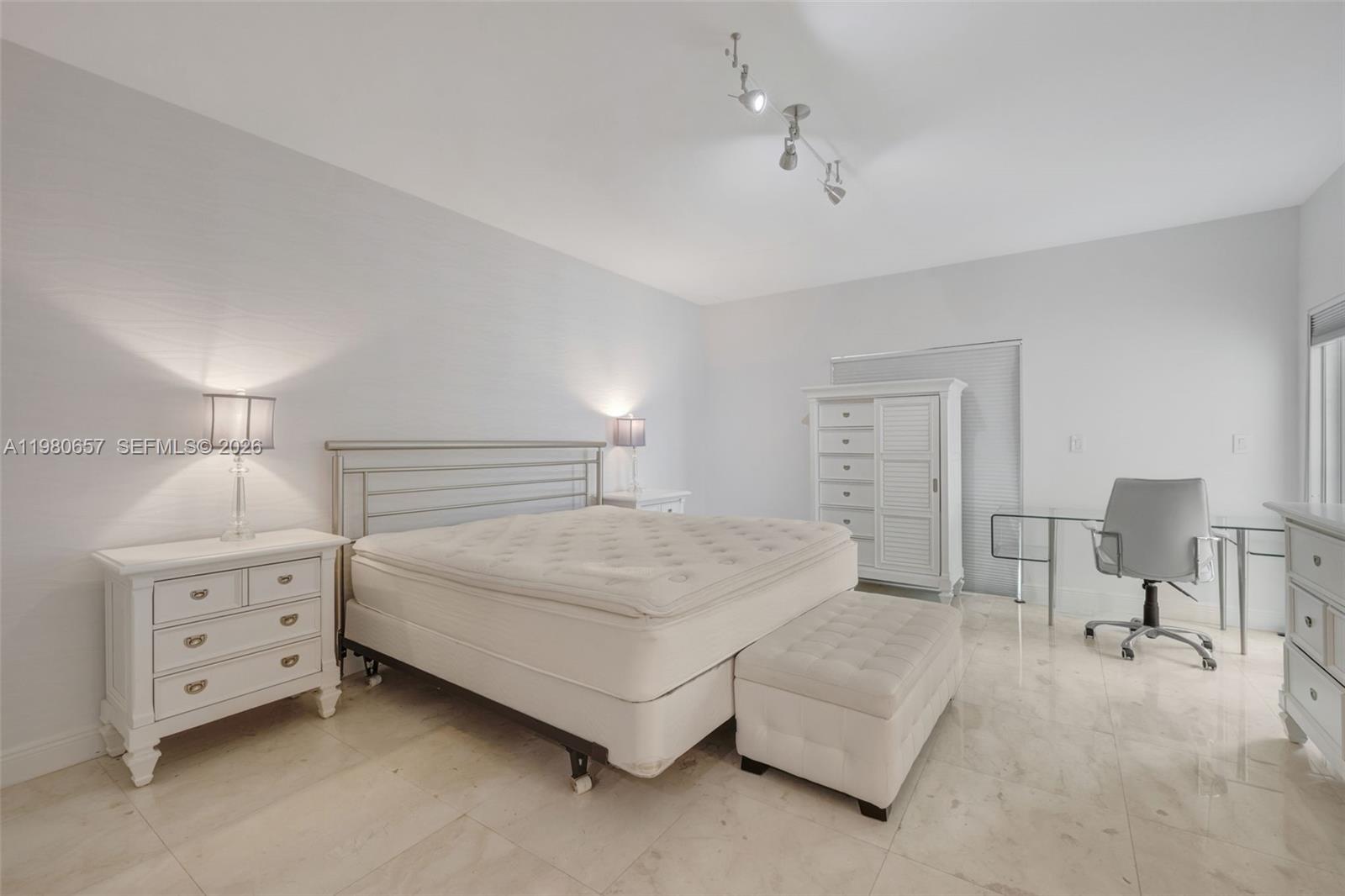 Photo of 18450 30th place  (18450), Aventura, Florida, 33160 - 