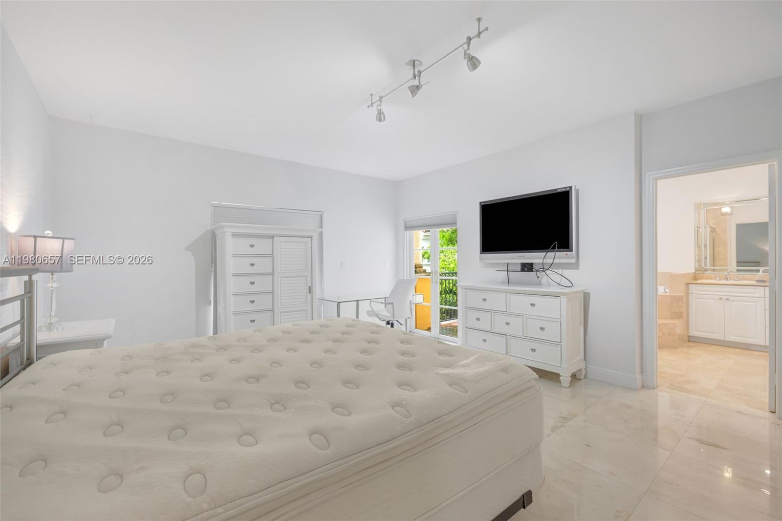 Photo of 18450 30th place  (18450), Aventura, Florida, 33160 - 