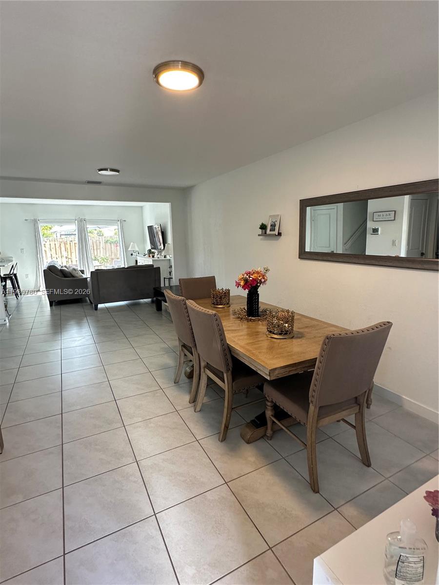 Подробнее 497 4 / 3 1700 кв.футов $ 2026-03-11 0 Фото