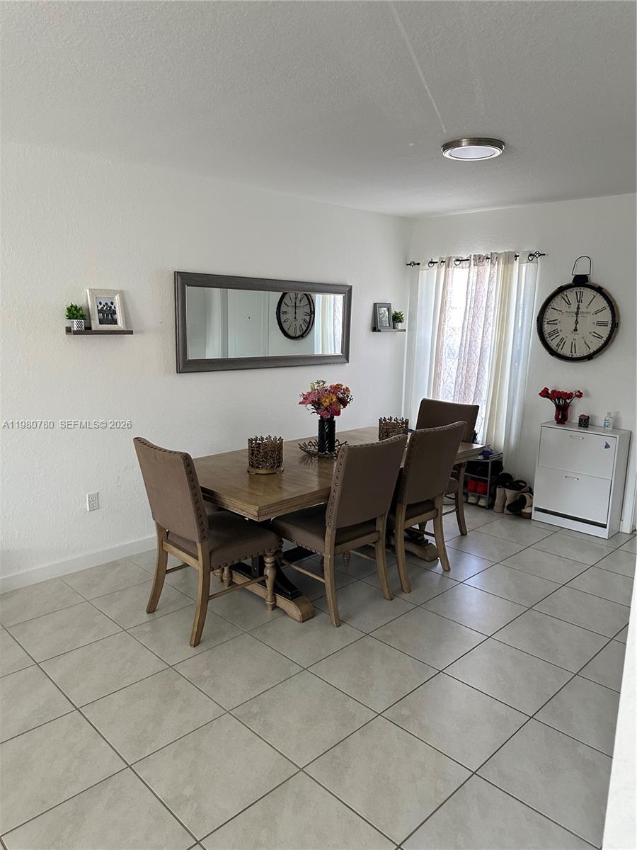 Подробнее 497 4 / 3 1700 кв.футов $ 2026-03-11 0 Фото