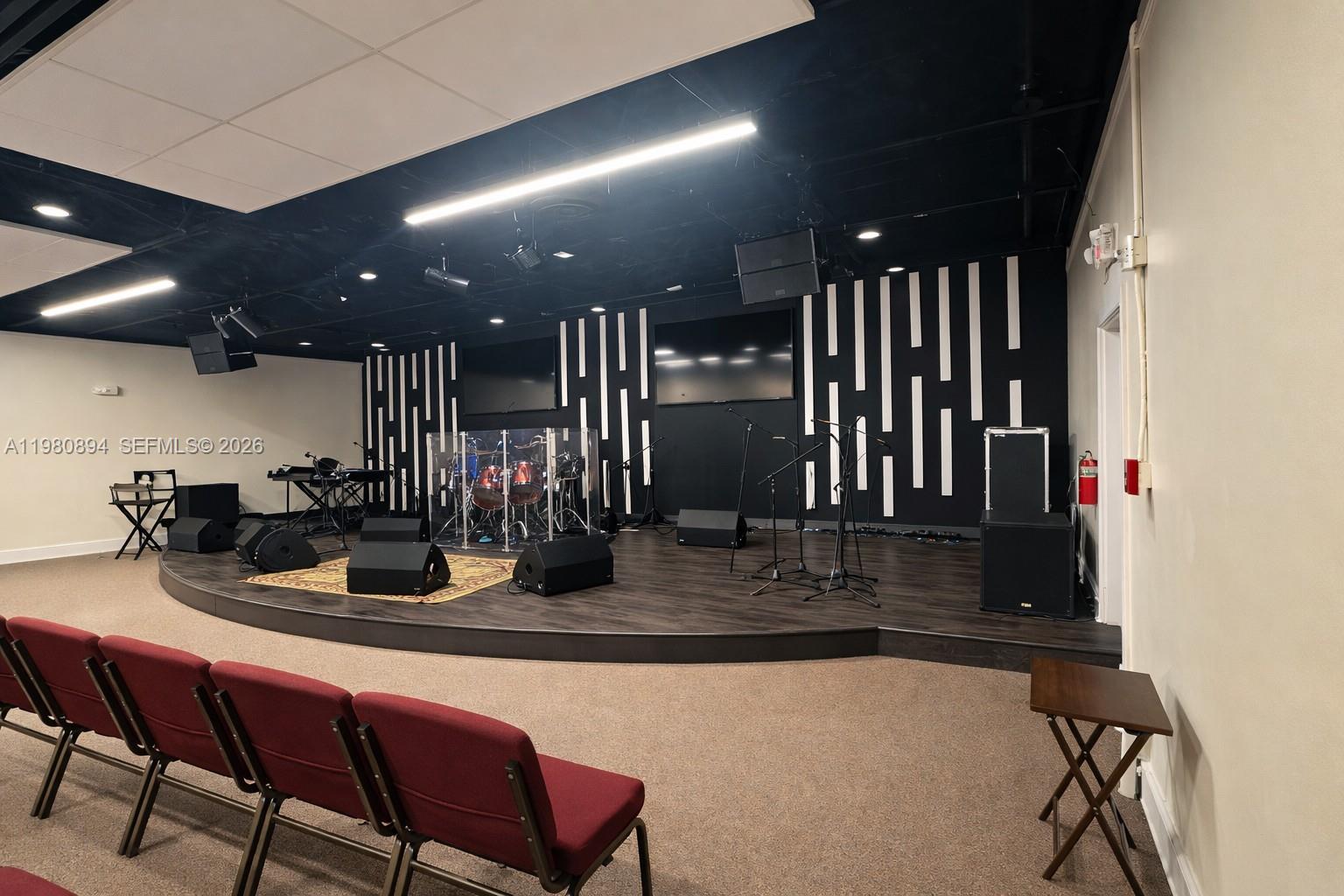 Подробнее / кв.футов $ 2026-03-11 0 Фото