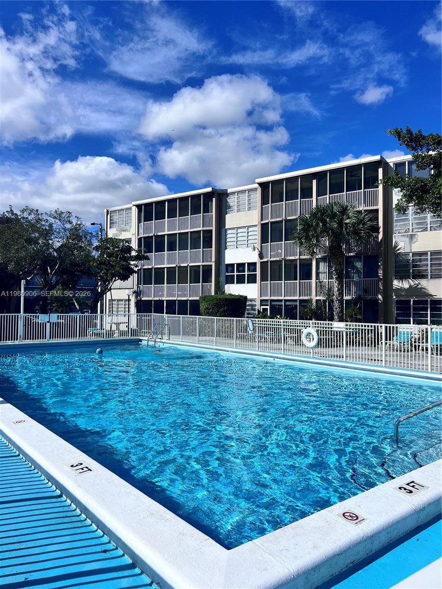 403-3 2 / 2 1315 sq. ft. $ 2026-03-11 0 foto