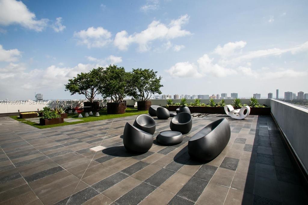 Подробнее 610 / кв.футов $ 2026-03-11 0 Фото