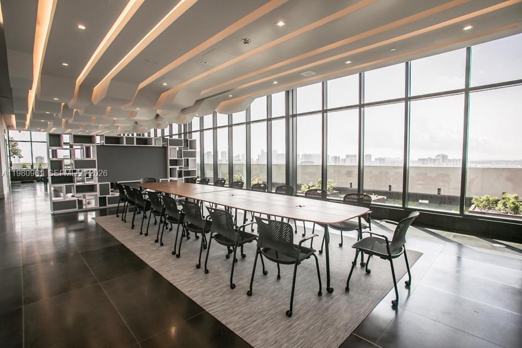 Подробнее 610 / кв.футов $ 2026-03-11 0 Фото