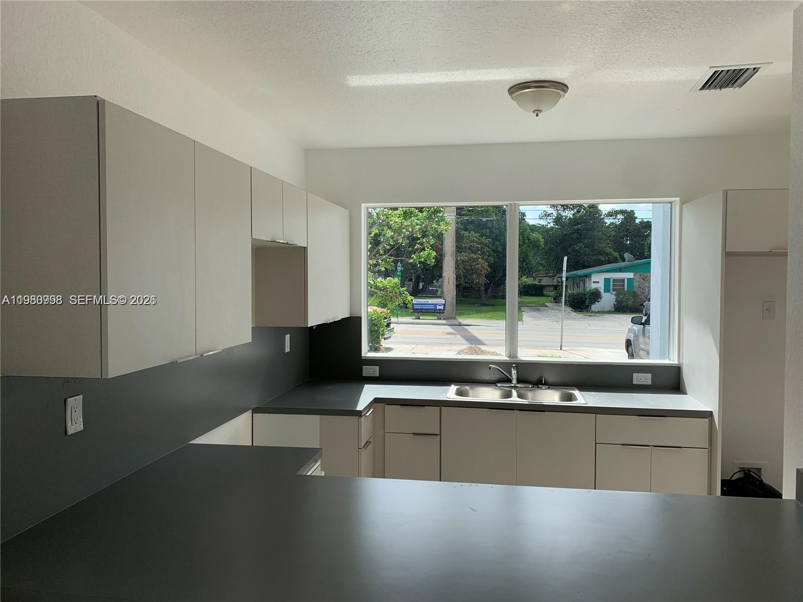   /  4179 sq. ft. $ 2026-03-11 0 foto