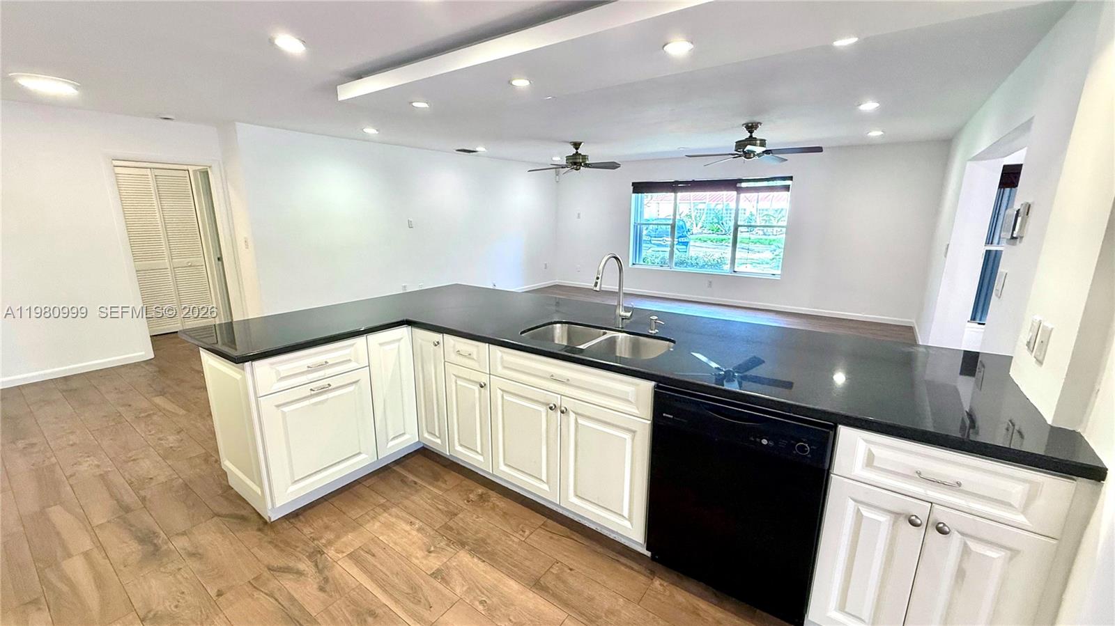 11890 3 / 2 2247 sq. ft. $ 2026-03-11 0 foto