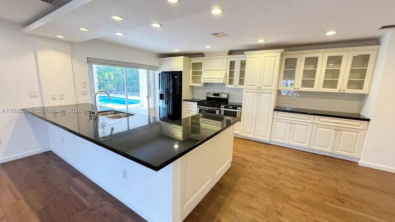 11890 3 / 2 2247 sq. ft. $ 2026-03-11 0 foto