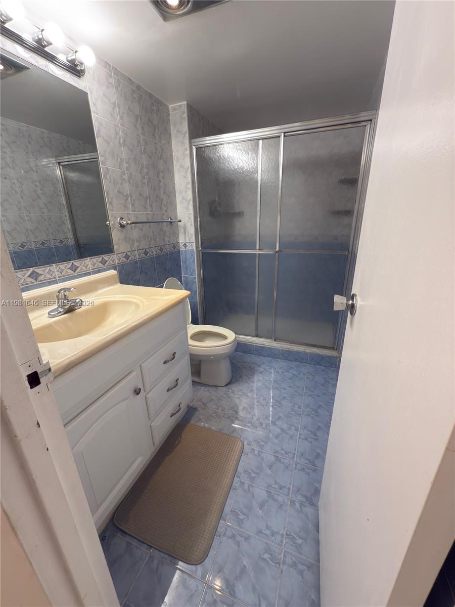 Photo of 3675 Country Club Dr  #109, Aventura, Florida, 33180 - 2ND bathroom