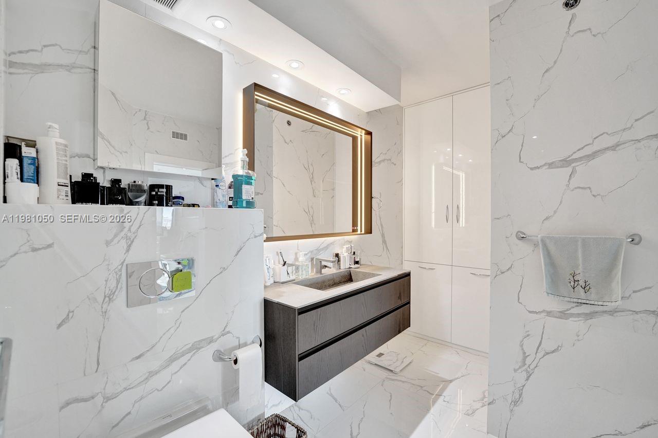 Photo of 20281 Country Club Dr  #2209, Aventura, Florida, 33180 - 