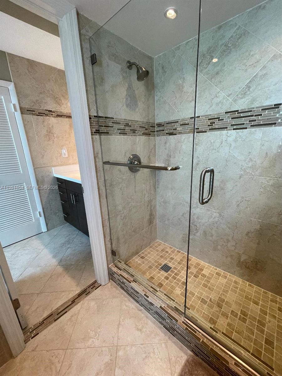 Photo of 1410 Ocean Dr  #402, Hollywood, Florida, 33019 - 