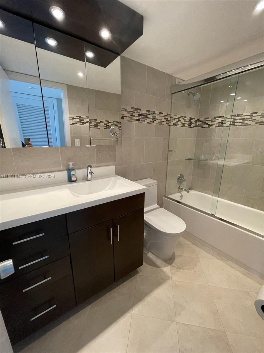 Photo of 1410 Ocean Dr  #402, Hollywood, Florida, 33019 - 