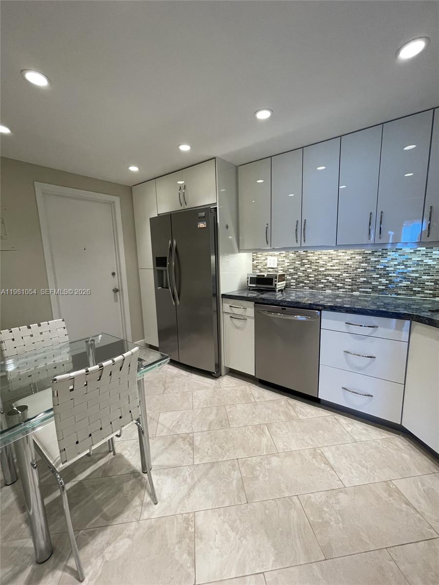 Photo of 1410 Ocean Dr  #402, Hollywood, Florida, 33019 - 