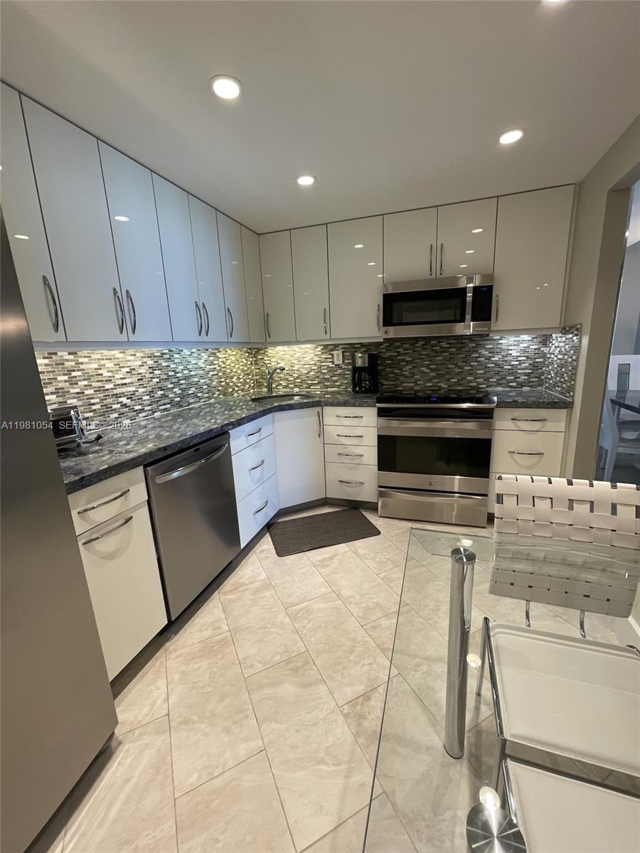 Photo of 1410 Ocean Dr  #402, Hollywood, Florida, 33019 - 