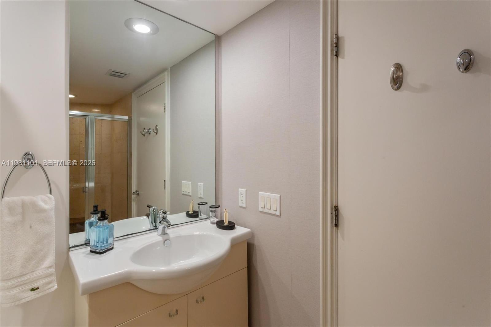 3008 2 / 2 1458 sq. ft. $ 2026-03-11 0 foto