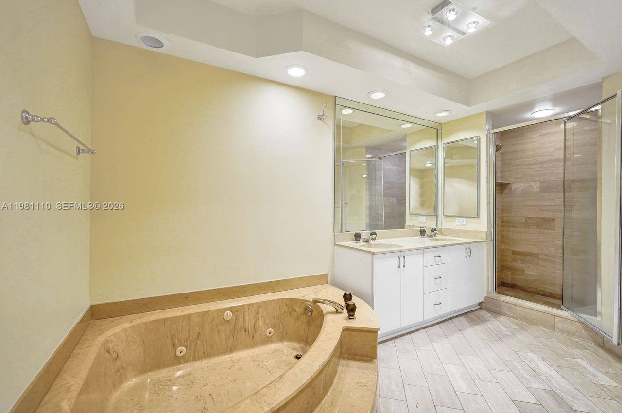 Photo of 20281 Country Club Dr  #1703, Aventura, Florida, 33180 - 