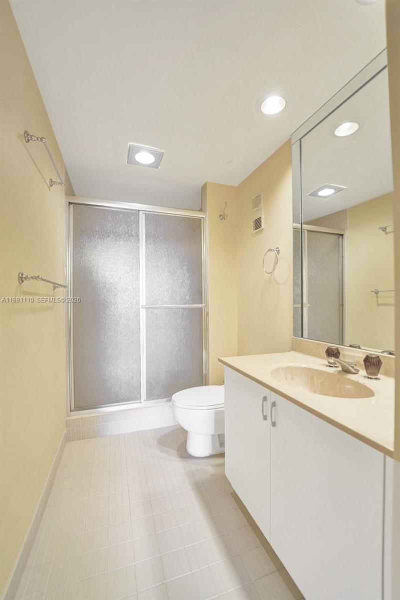 Photo of 20281 Country Club Dr  #1703, Aventura, Florida, 33180 - 