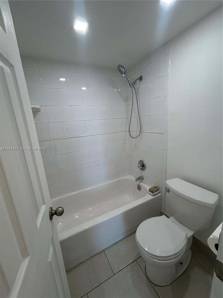 Photo of 20301 Country Club Dr  #1224, Aventura, Florida, 33180 - 