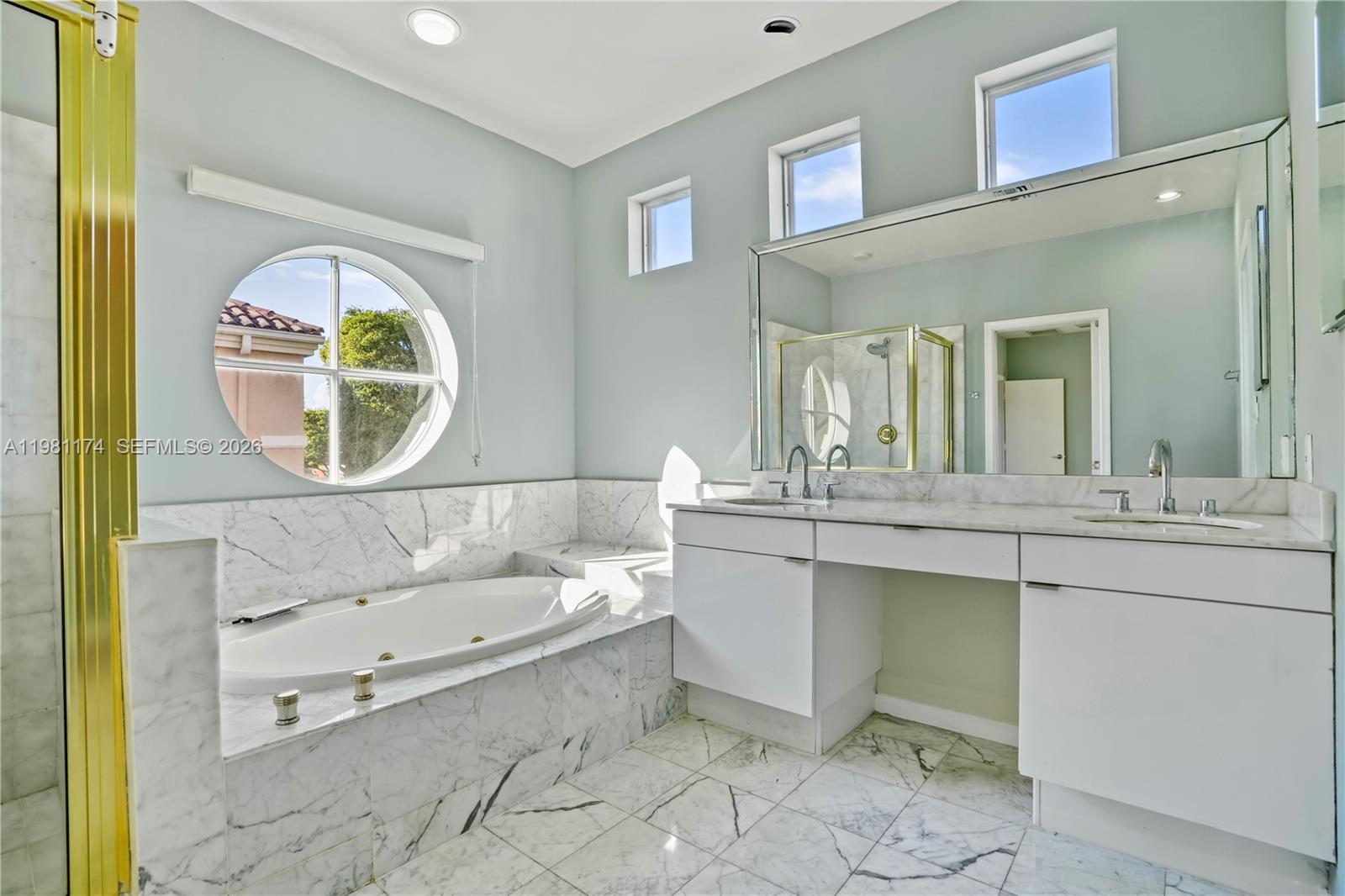 Photo of 3728 208th Ter  (3728), Aventura, Florida, 33180 - Master Bath