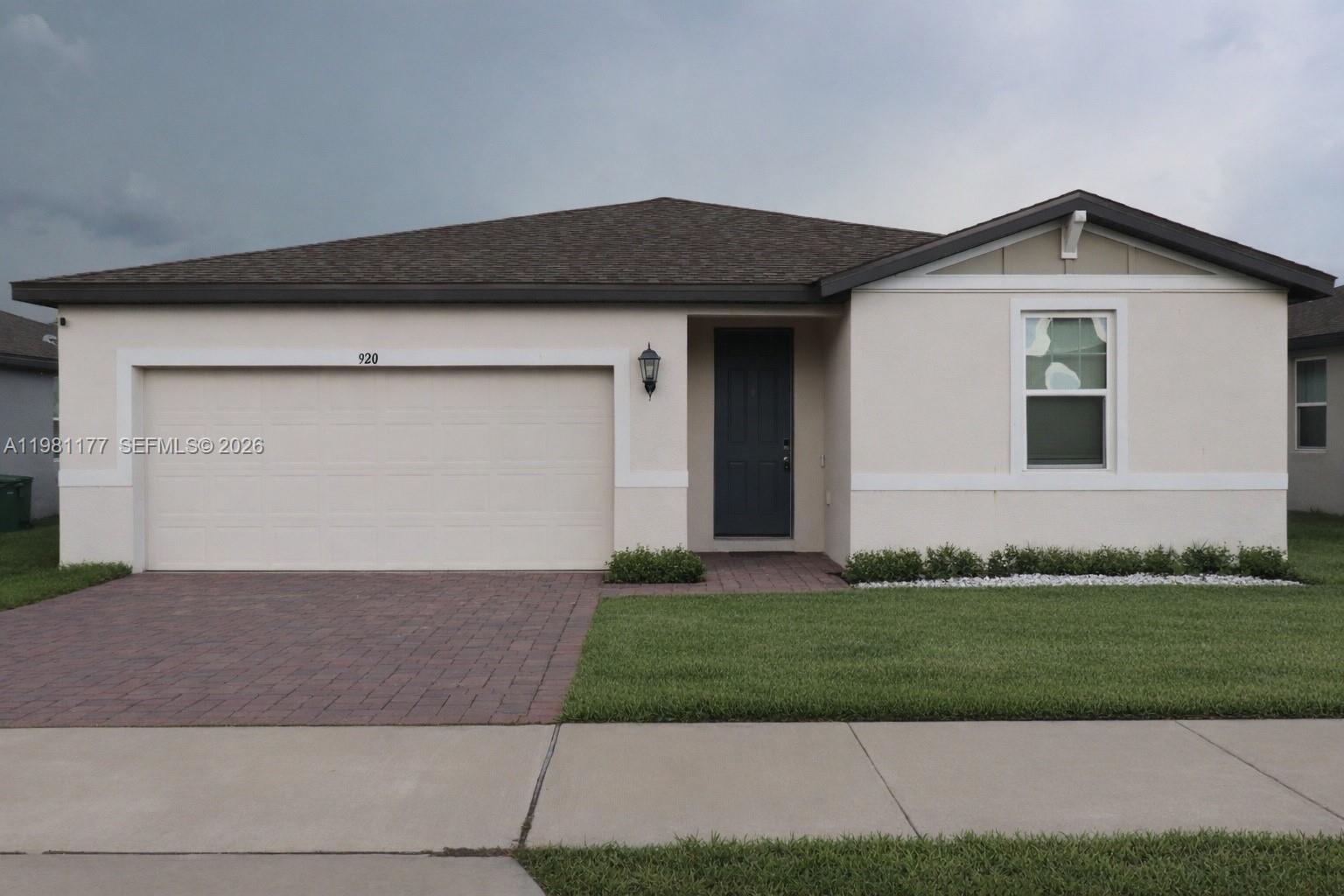 Ver detalles 920 4 / 2 1846 sq. ft. $ 2026-03-11 0 foto