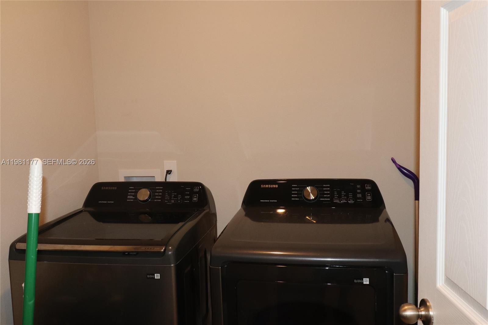 Ver detalles 920 4 / 2 1846 sq. ft. $ 2026-03-11 0 foto