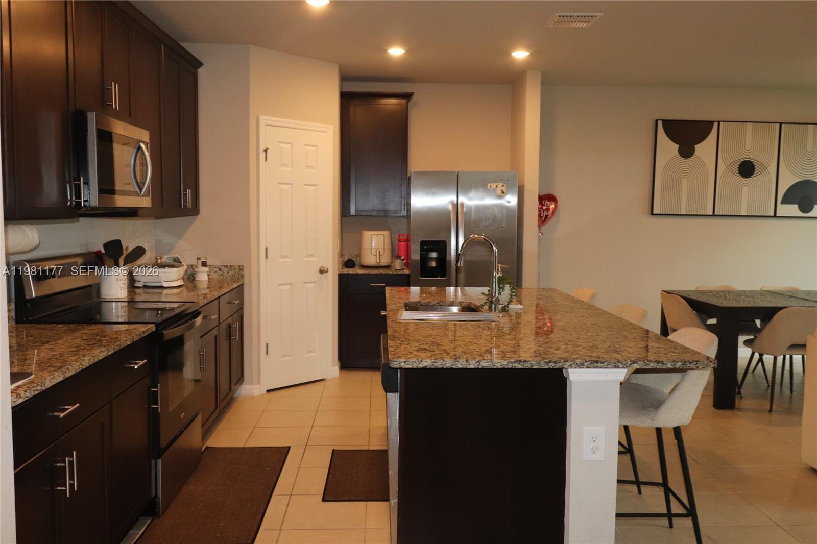Ver detalles 920 4 / 2 1846 sq. ft. $ 2026-03-11 0 foto