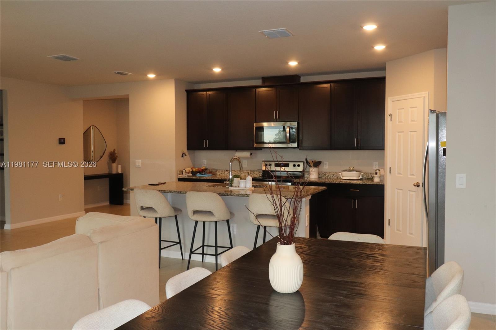 Ver detalles 920 4 / 2 1846 sq. ft. $ 2026-03-11 0 foto