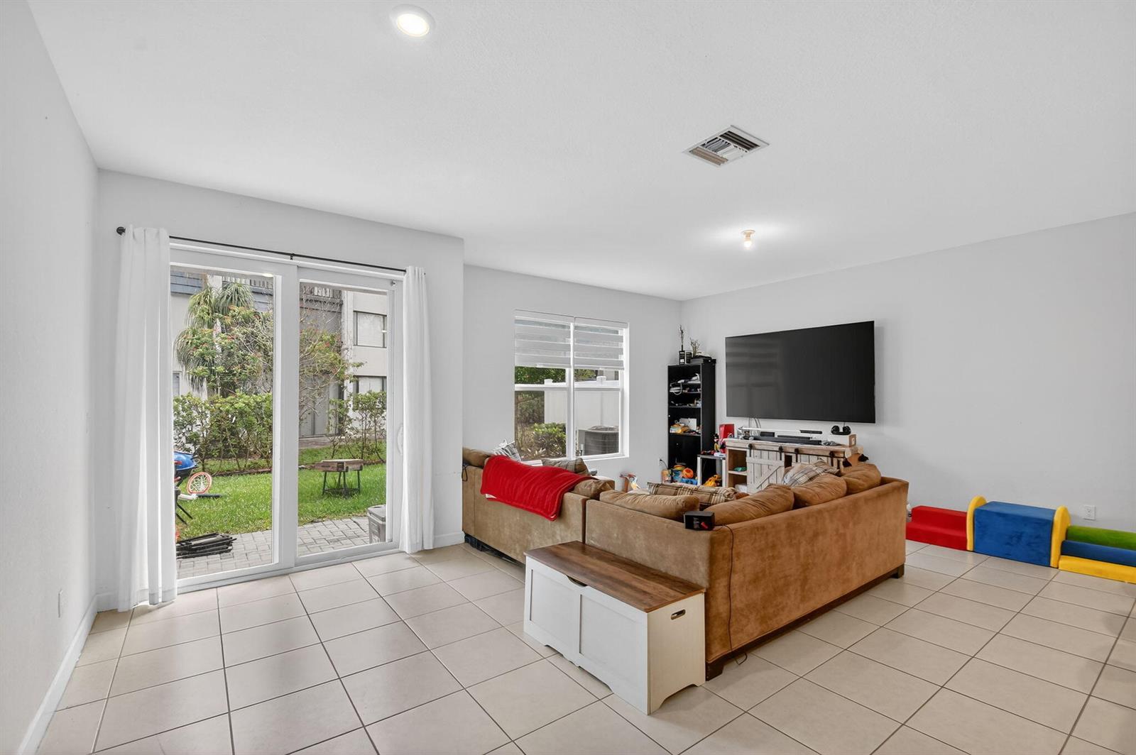 Ver detalles 4326 4 / 1851 sq. ft. $ 2026-05-20 0 foto
