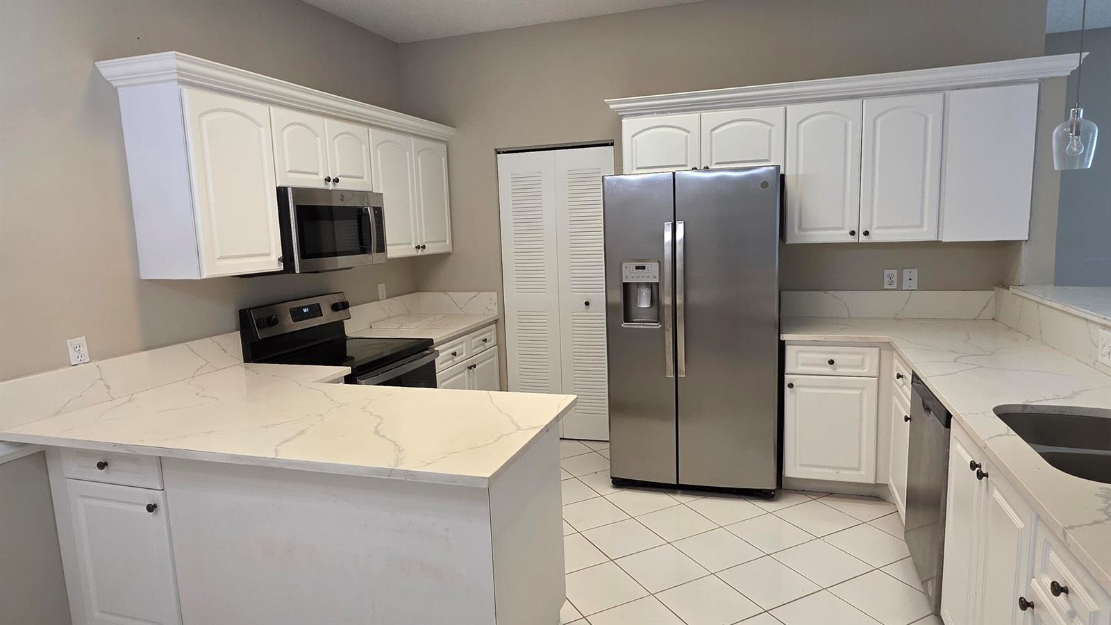 7769 2 / 2 1868 sq. ft. $ 2026-06-10 0 Photo