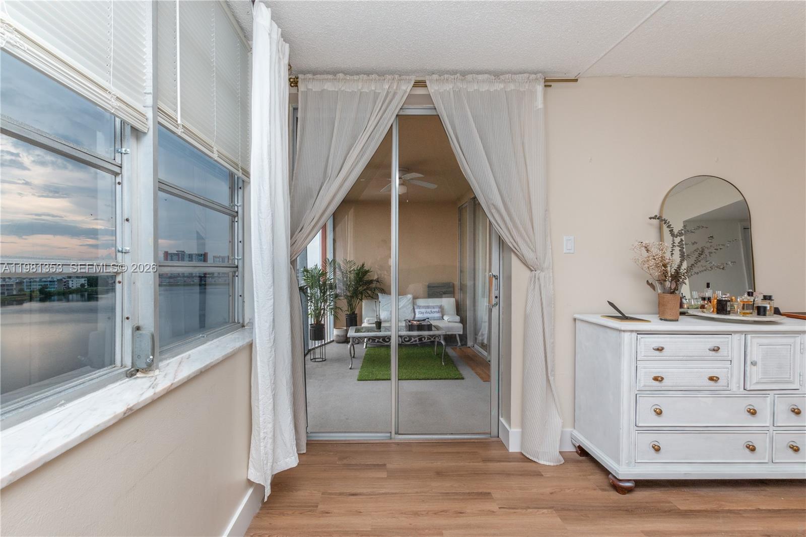 Подробнее 827-4 2 / 2 1317 кв.футов $ 2026-03-11 0 Фото