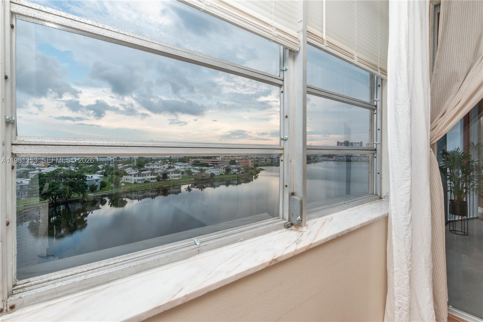 Подробнее 827-4 2 / 2 1317 кв.футов $ 2026-03-11 0 Фото