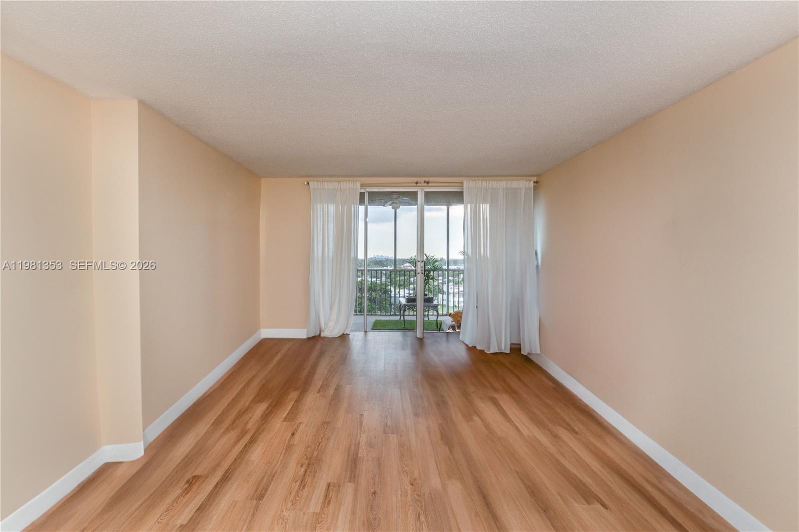 Подробнее 827-4 2 / 2 1317 кв.футов $ 2026-03-11 0 Фото