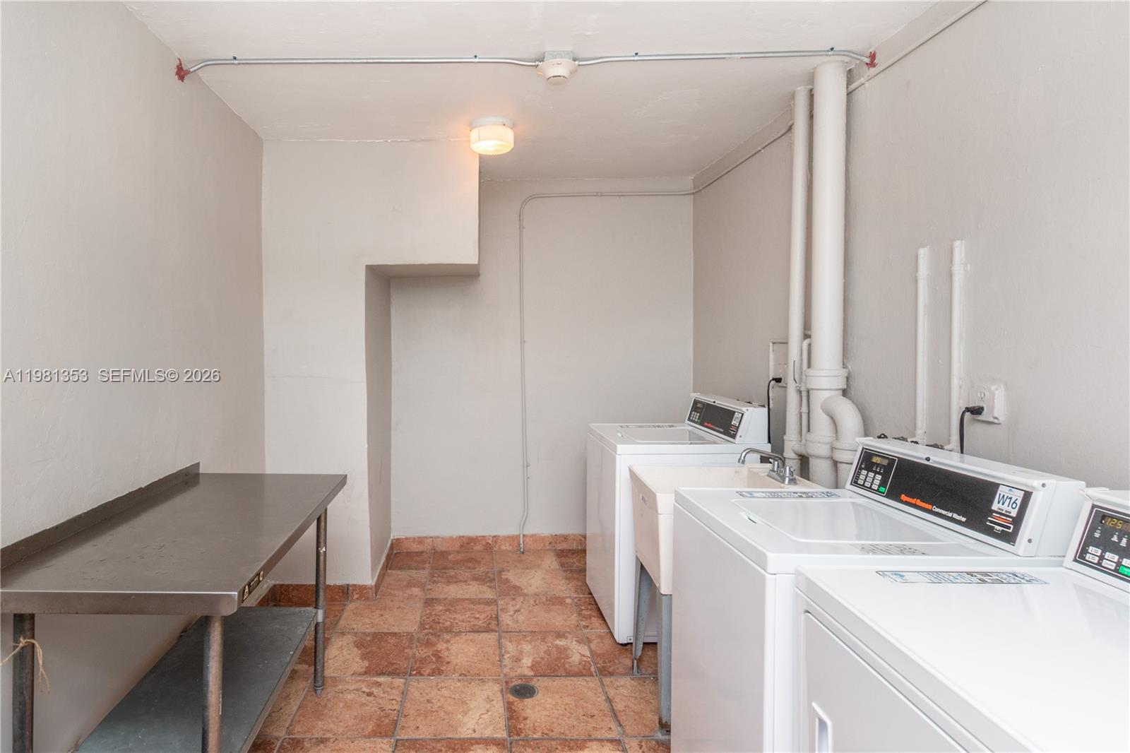 Подробнее 827-4 2 / 2 1317 кв.футов $ 2026-03-11 0 Фото