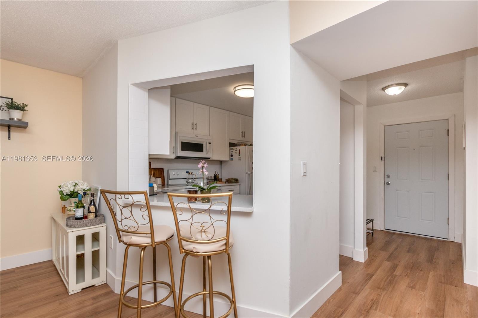 Подробнее 827-4 2 / 2 1317 кв.футов $ 2026-03-11 0 Фото