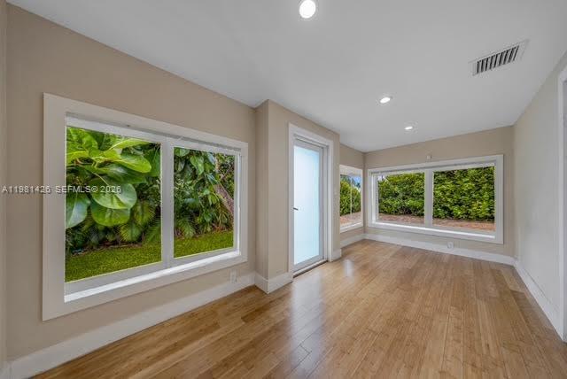 Подробнее / кв.футов $ 2026-03-12 0 Фото