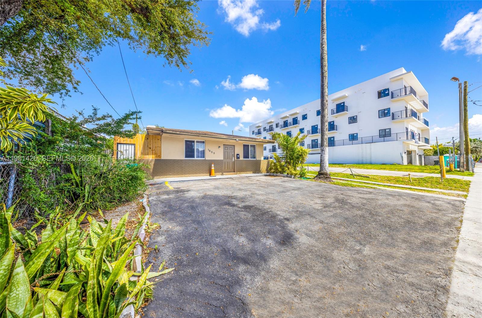   /   кв.футов $ 2026-03-12 0 Фото