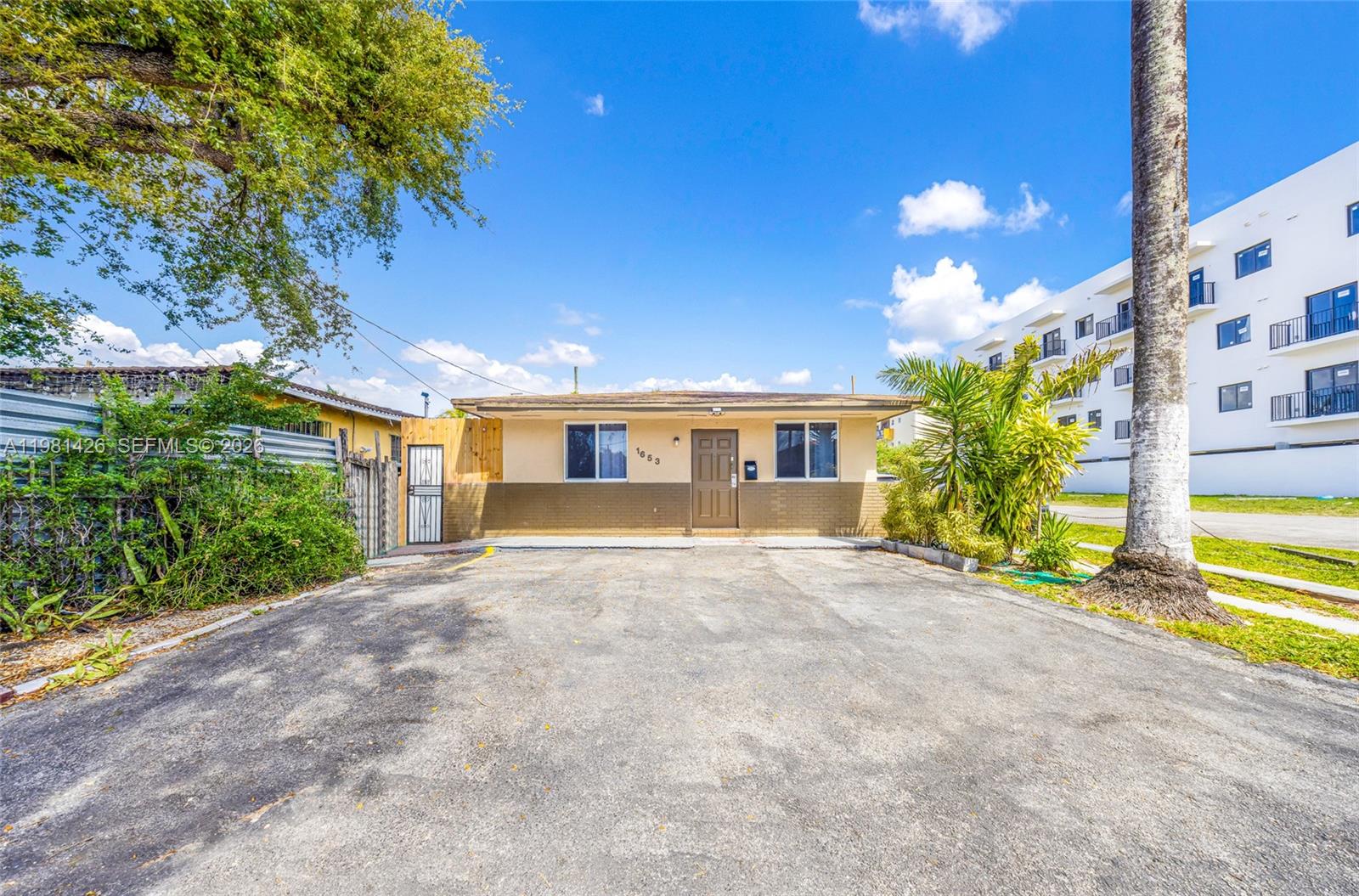   /   кв.футов $ 2026-03-12 0 Фото