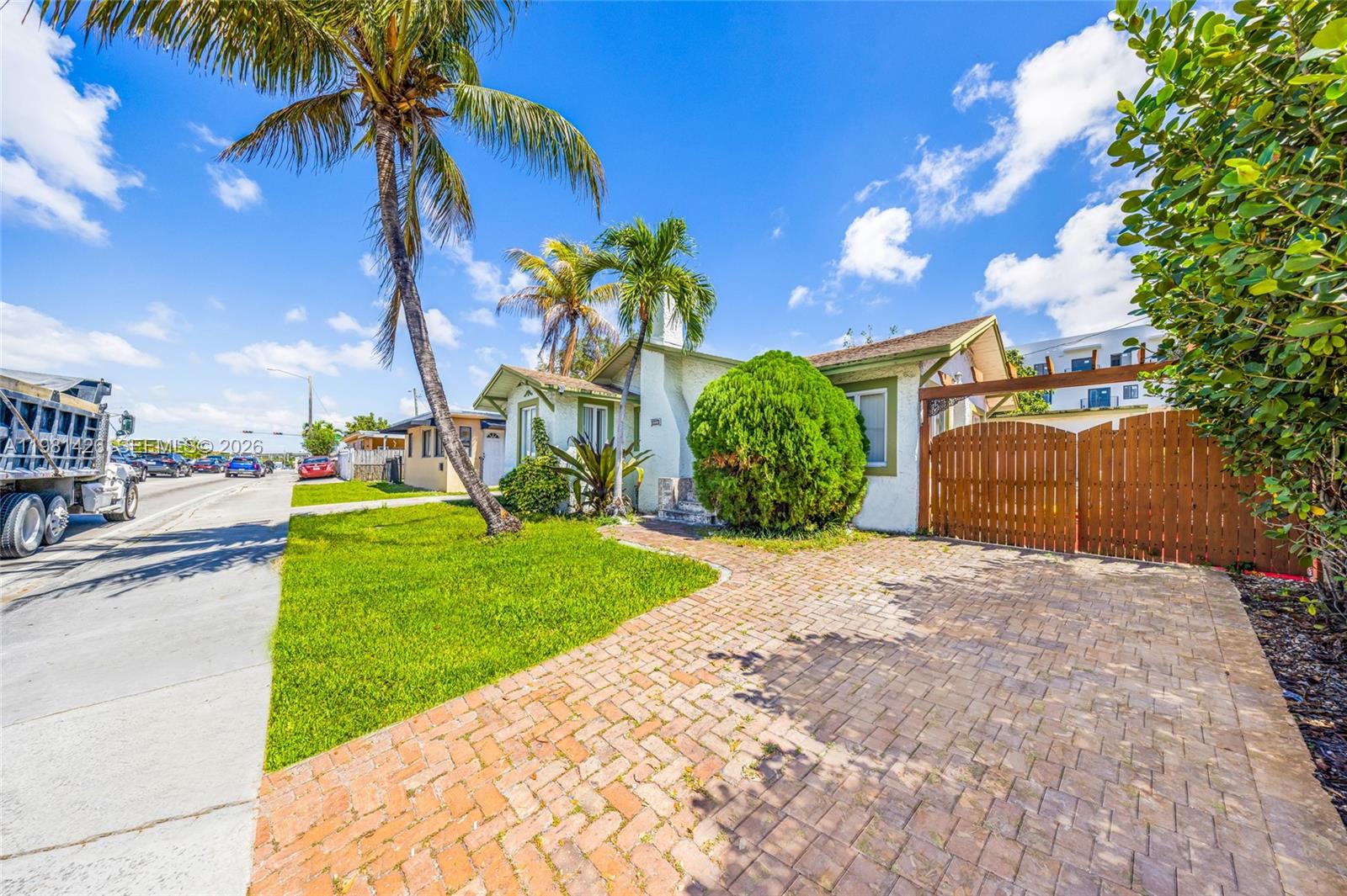   /   кв.футов $ 2026-03-12 0 Фото