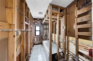   /   кв.футов $ 2026-03-12 0 Фото