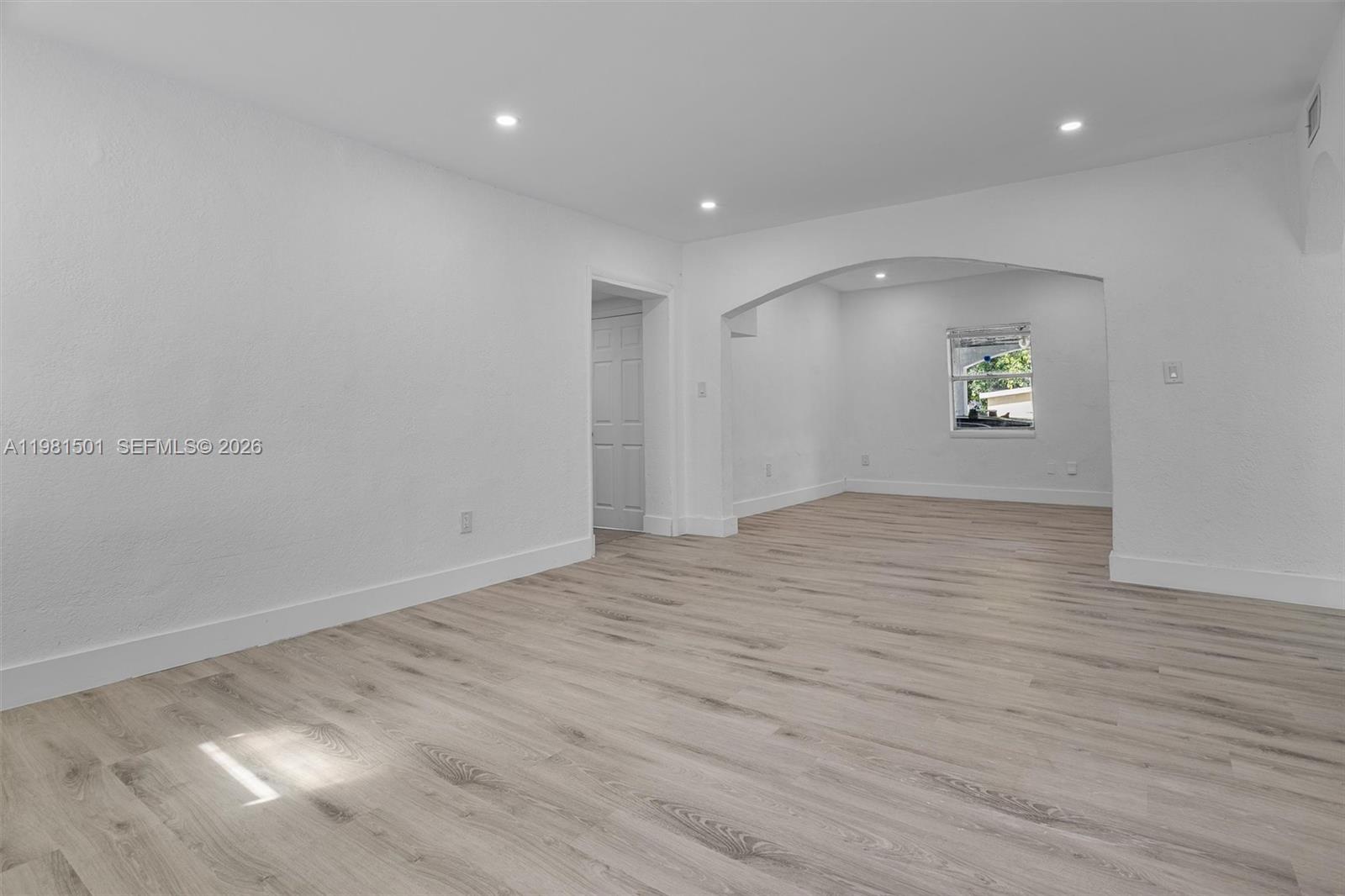 Ver detalles / 2033 sq. ft. $ 2026-03-12 0 foto