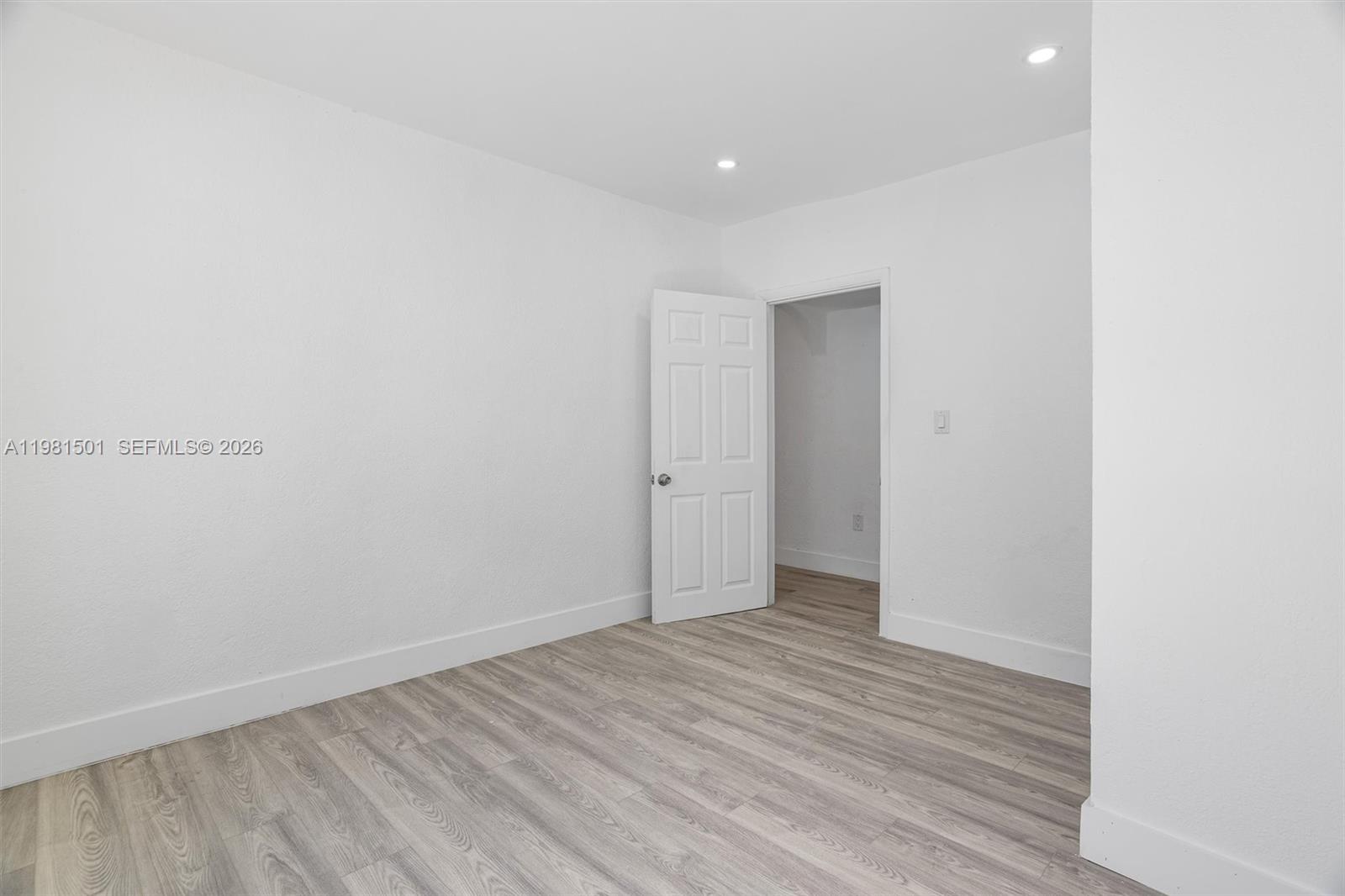 Ver detalles / 2033 sq. ft. $ 2026-03-12 0 foto