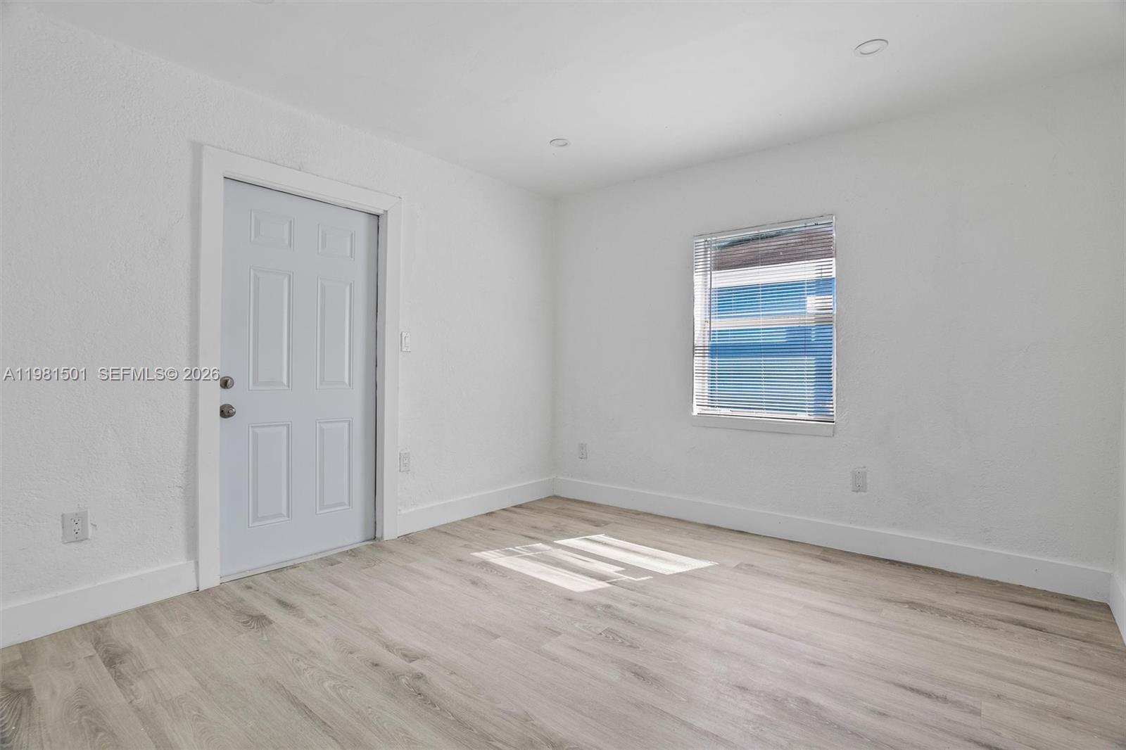 Ver detalles / 2033 sq. ft. $ 2026-03-12 0 foto